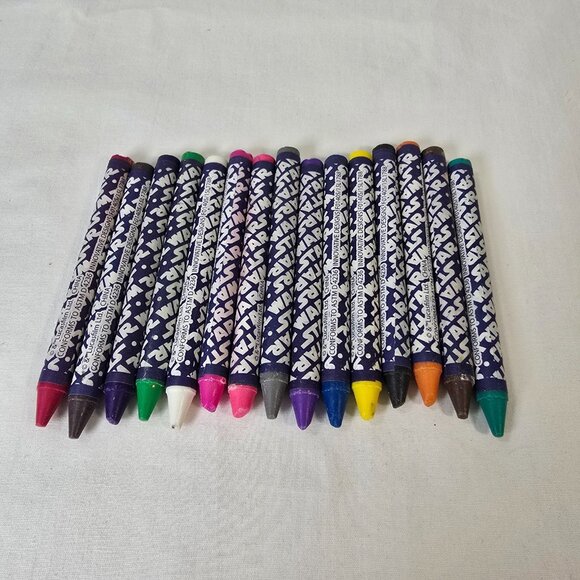Vintage Star Wars Crayons Set of 16 Lucasfilm Licensed Collectible Kids Art (15) - Picture 1 of 4
